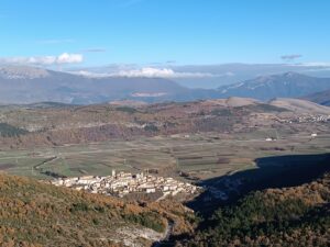 Vista panoramica della valle sosttostante