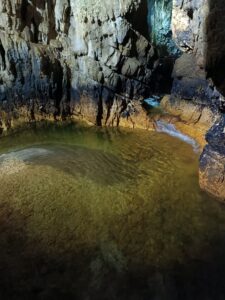 Laghetto all'interno delle grotte di Stiffe
